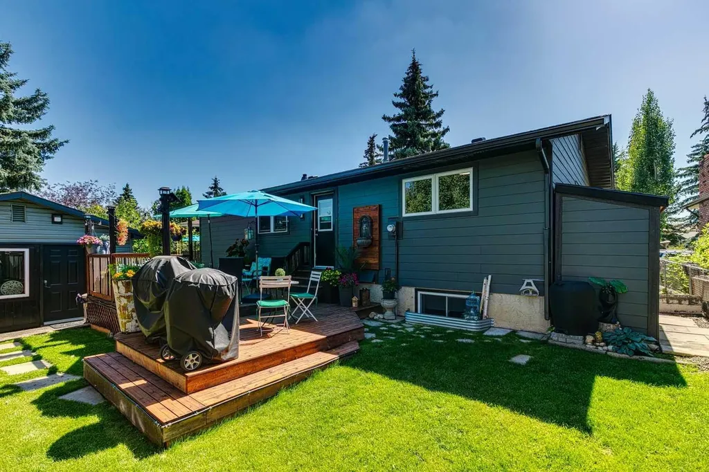 444 Bracewood Crescent SW Calgary AB T2W 3B8
