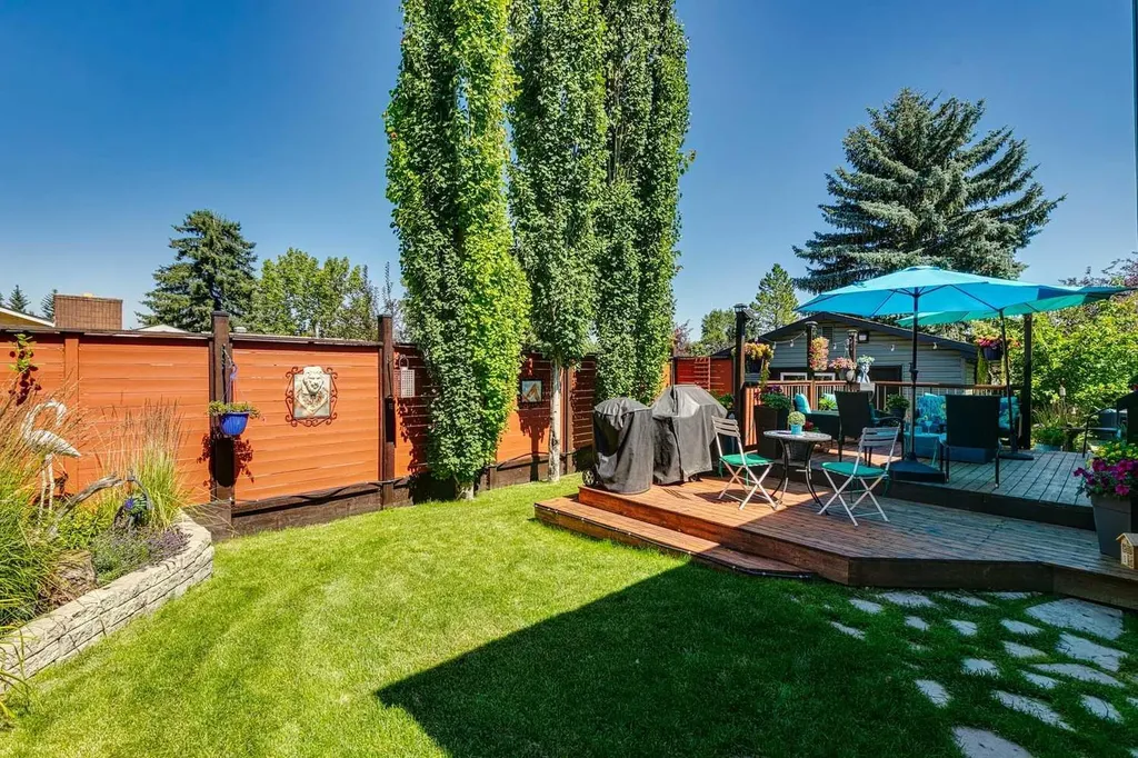 444 Bracewood Crescent SW Calgary AB T2W 3B8