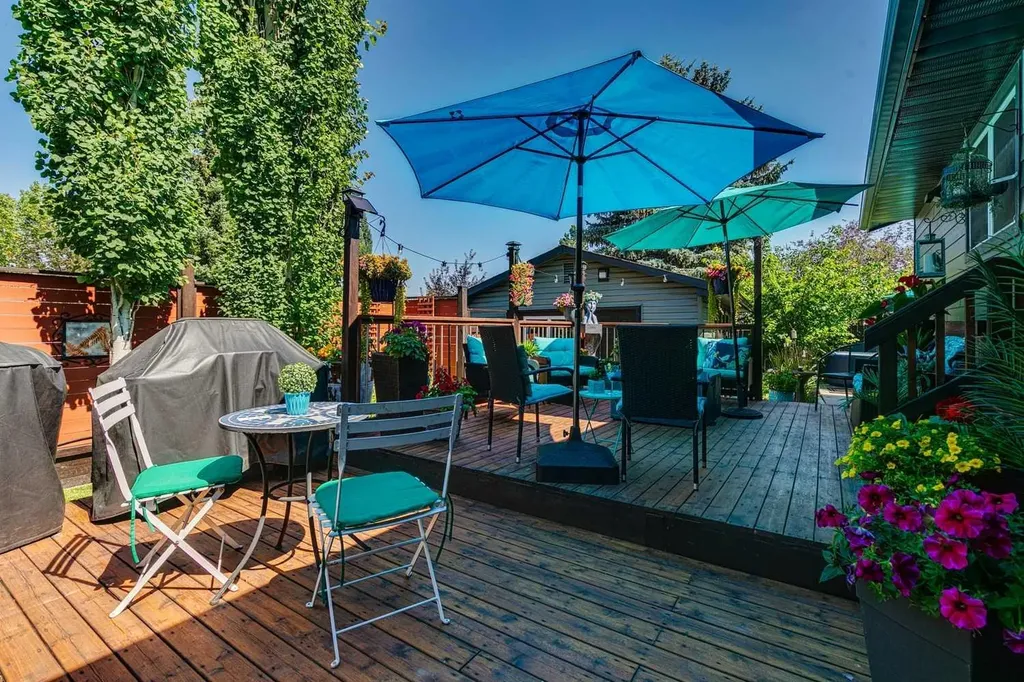 444 Bracewood Crescent SW Calgary AB T2W 3B8