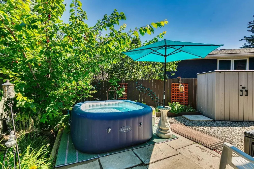 444 Bracewood Crescent SW Calgary AB T2W 3B8