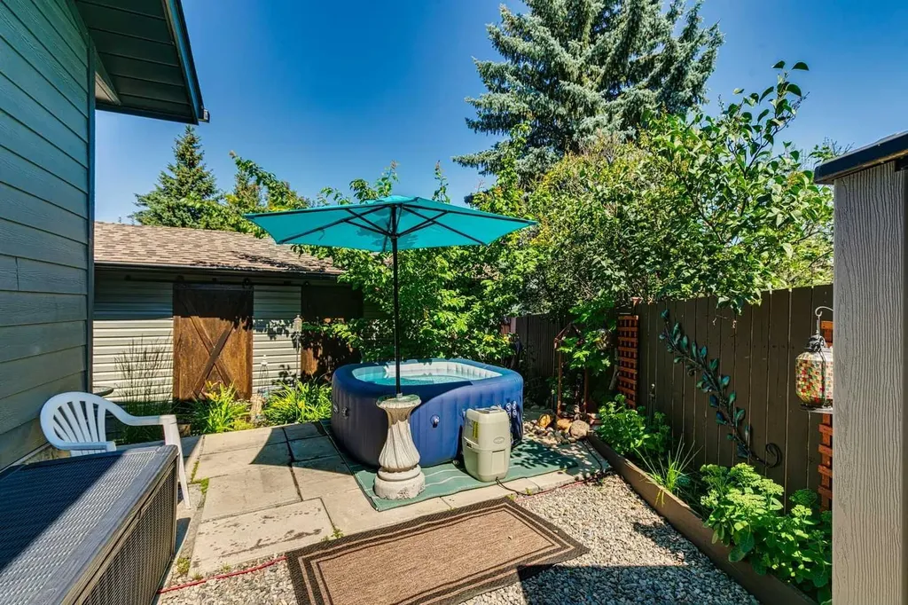 444 Bracewood Crescent SW Calgary AB T2W 3B8