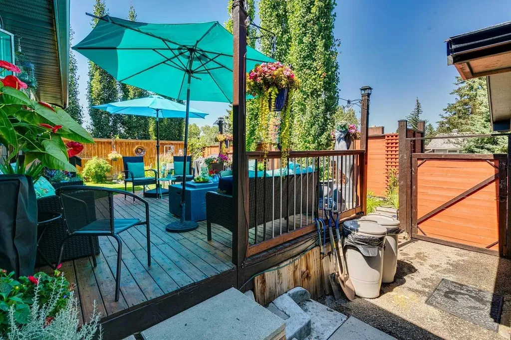 444 Bracewood Crescent SW Calgary AB T2W 3B8