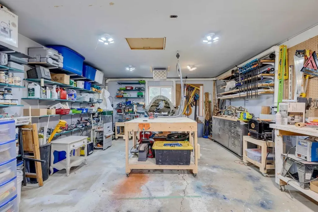444 Bracewood Crescent SW Calgary AB T2W 3B8