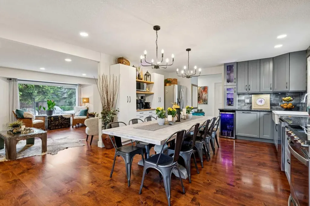 444 Bracewood Crescent SW Calgary AB T2W 3B8