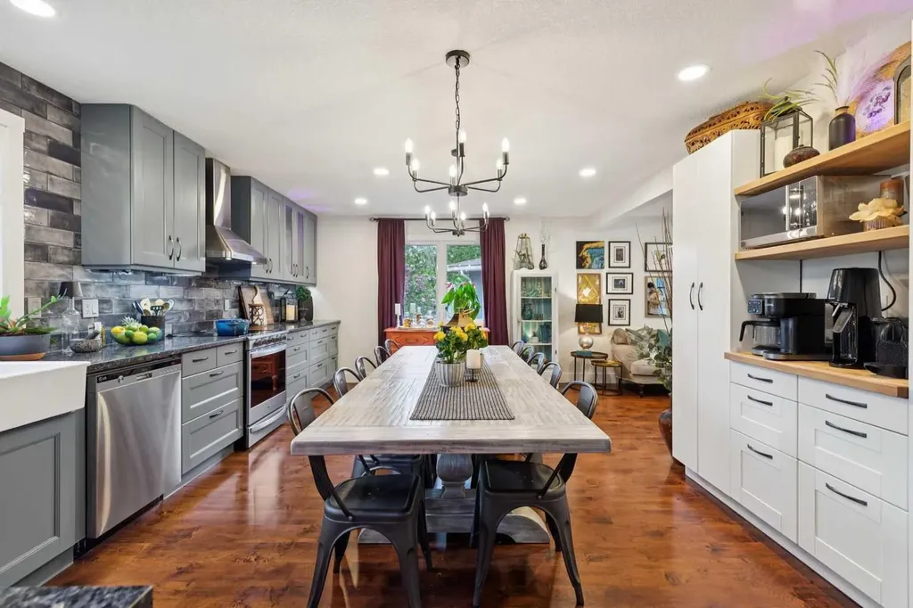 444 Bracewood Crescent SW Calgary AB T2W 3B8