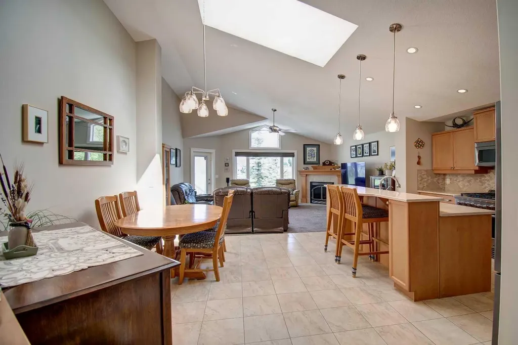 242 Kingsbury View SE Airdrie AB T4A0E6