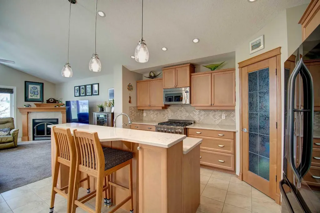 242 Kingsbury View SE Airdrie AB T4A0E6