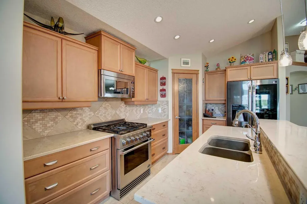 242 Kingsbury View SE Airdrie AB T4A0E6