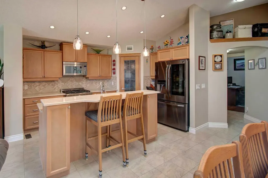 242 Kingsbury View SE Airdrie AB T4A0E6