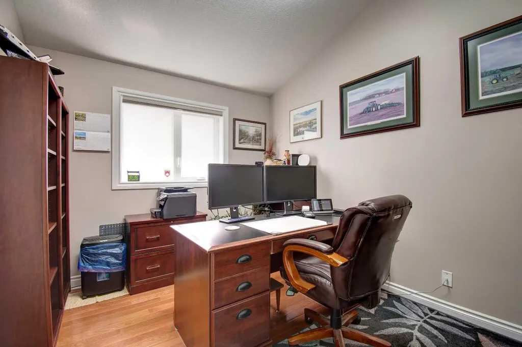 242 Kingsbury View SE Airdrie AB T4A0E6