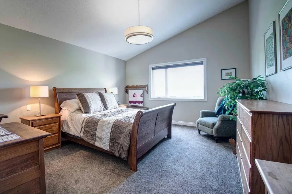 242 Kingsbury View SE Airdrie AB T4A0E6