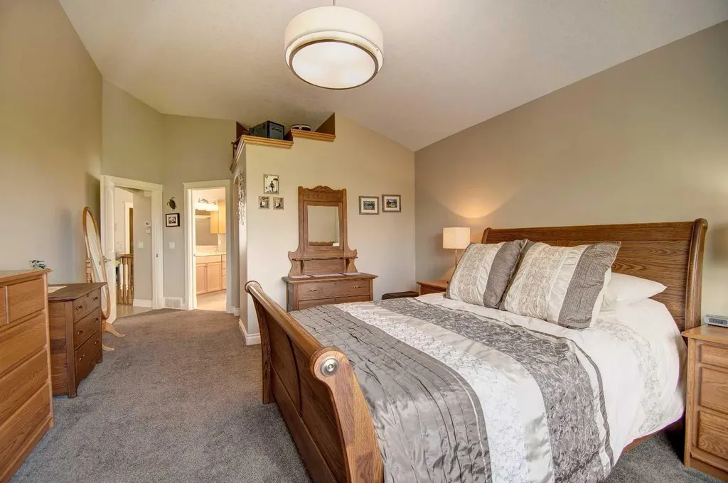 242 Kingsbury View SE Airdrie AB T4A0E6