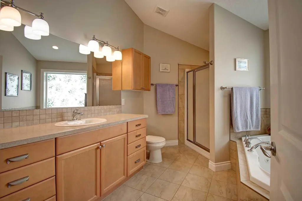 242 Kingsbury View SE Airdrie AB T4A0E6