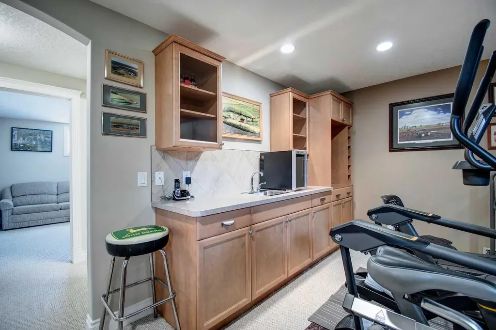 242 Kingsbury View SE Airdrie AB T4A0E6