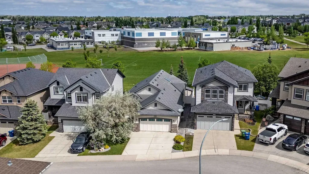 242 Kingsbury View SE Airdrie AB T4A0E6