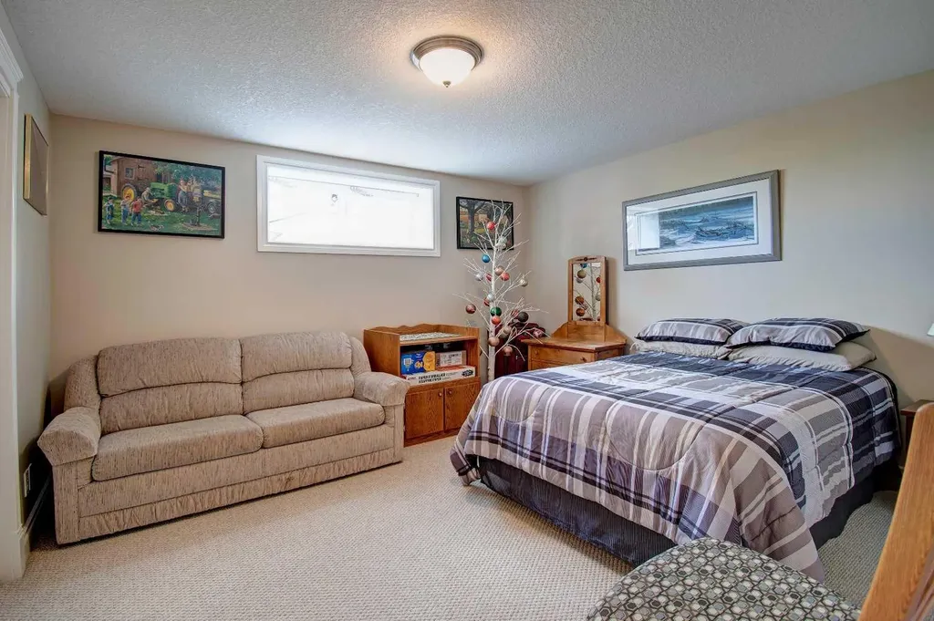 242 Kingsbury View SE Airdrie AB T4A0E6