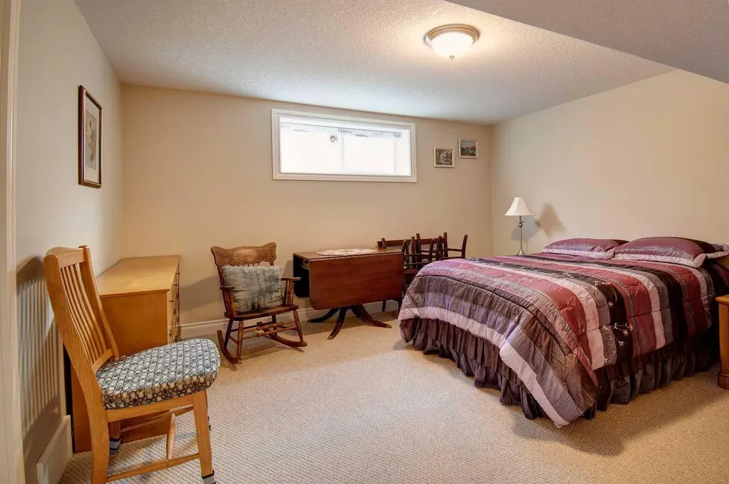 242 Kingsbury View SE Airdrie AB T4A0E6