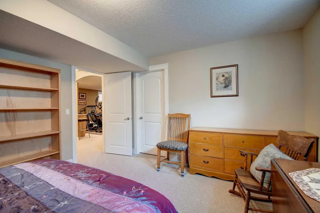242 Kingsbury View SE Airdrie AB T4A0E6