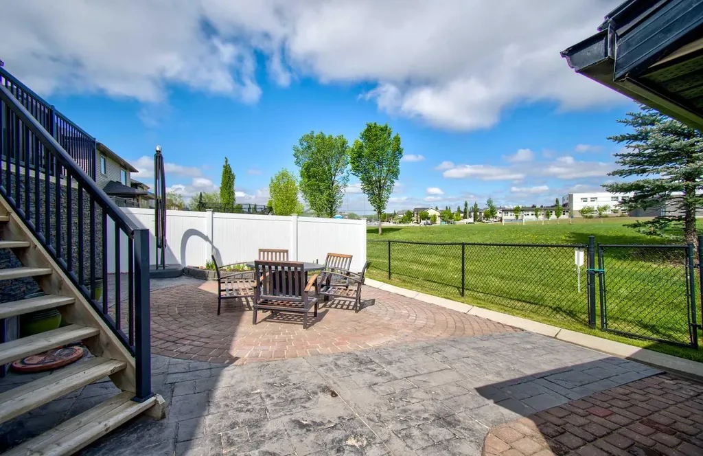 242 Kingsbury View SE Airdrie AB T4A0E6