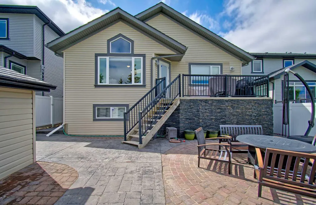 242 Kingsbury View SE Airdrie AB T4A0E6