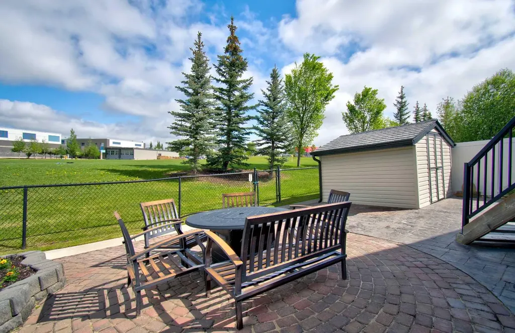 242 Kingsbury View SE Airdrie AB T4A0E6
