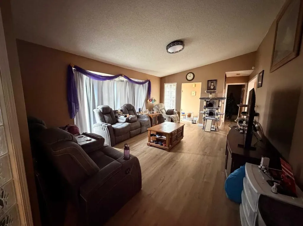 Combs Drive Rural Wainwright No. 61 M.d. Of AB T9W 1A6