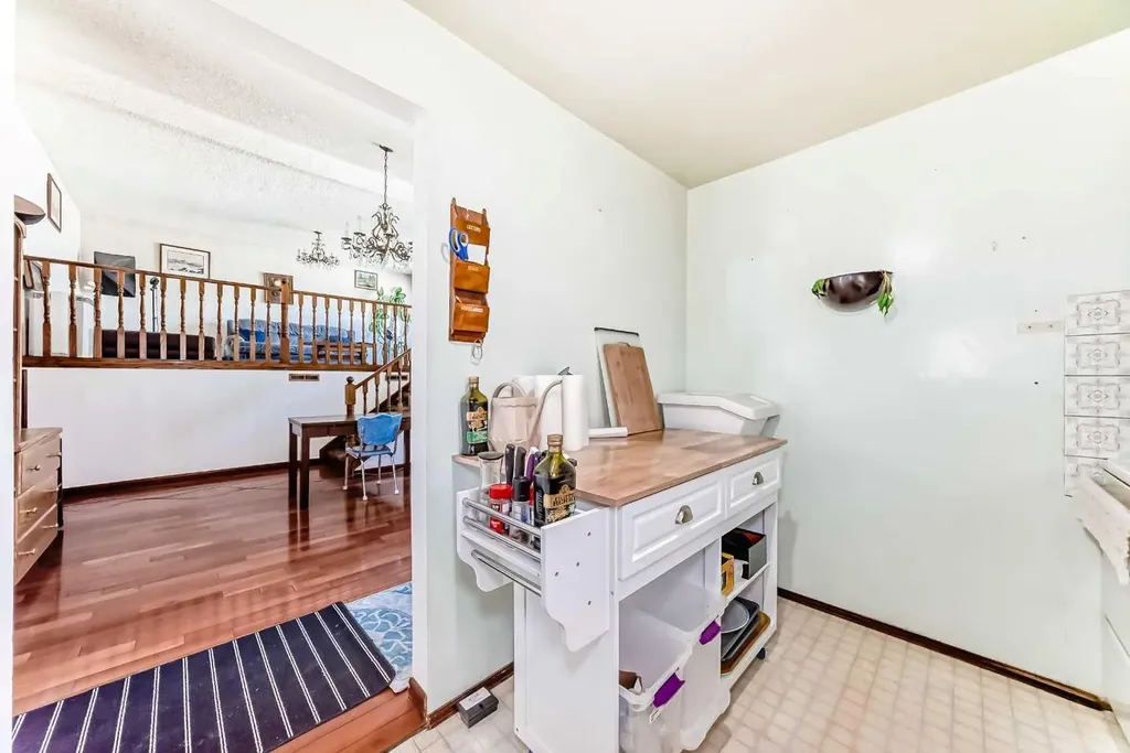 4407 Bowness Road NW Calgary AB T3B 0A7