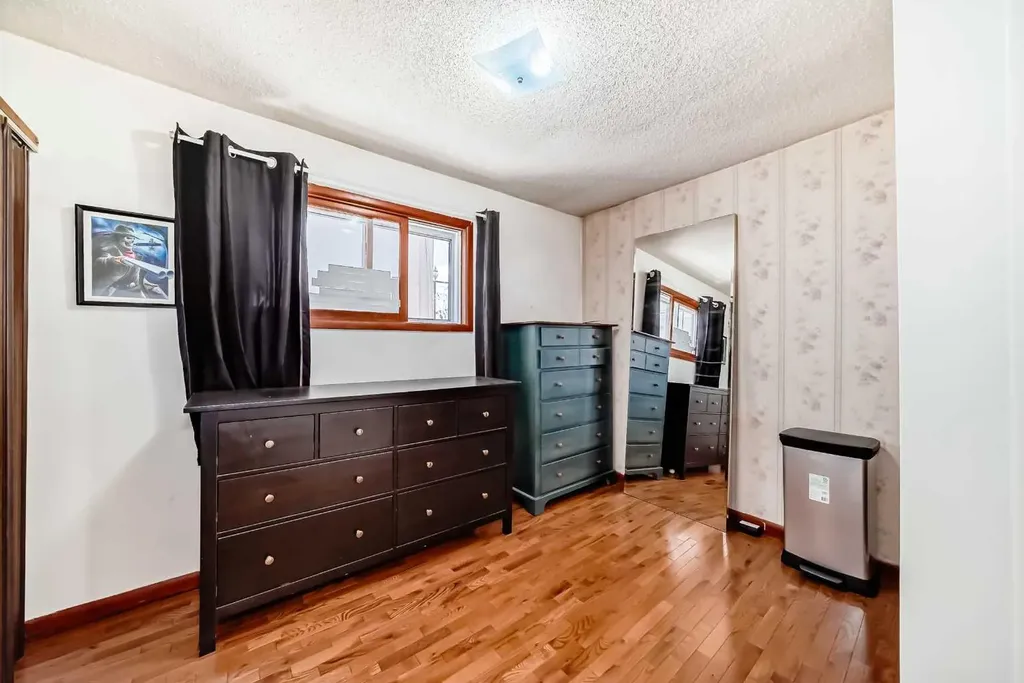 4407 Bowness Road NW Calgary AB T3B 0A7