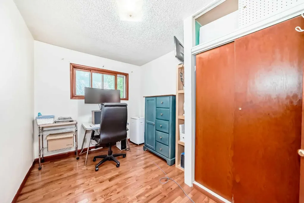 4407 Bowness Road NW Calgary AB T3B 0A7