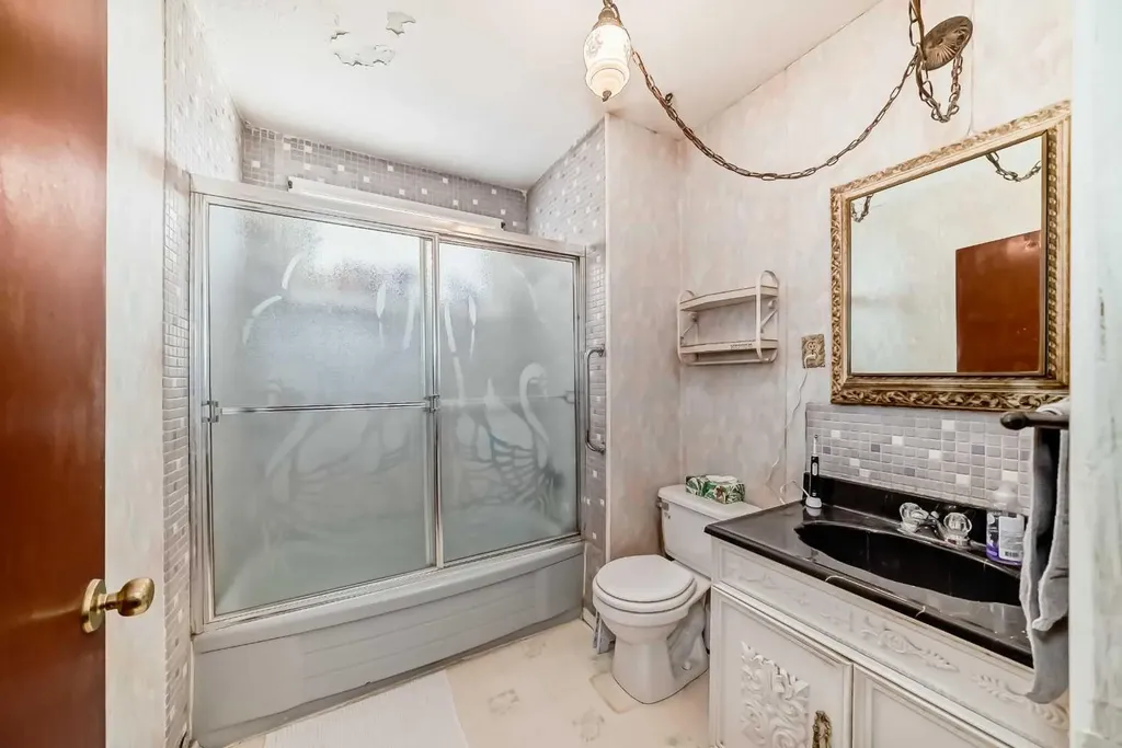 4407 Bowness Road NW Calgary AB T3B 0A7