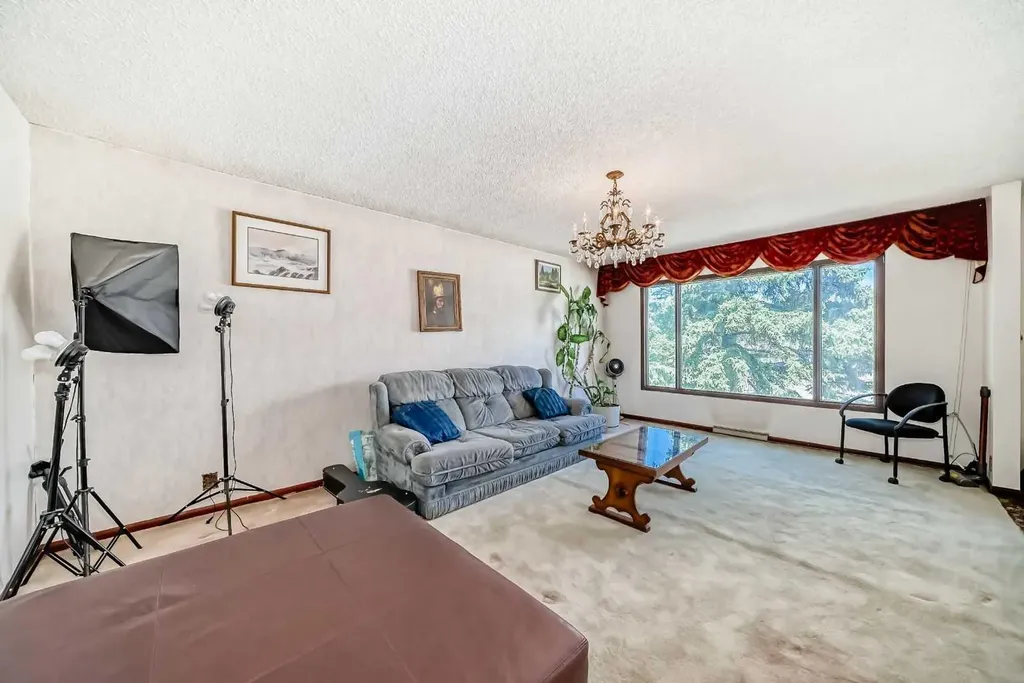 4407 Bowness Road NW Calgary AB T3B 0A7