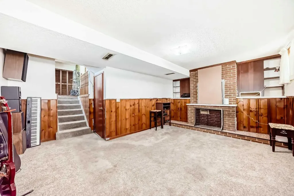 4407 Bowness Road NW Calgary AB T3B 0A7