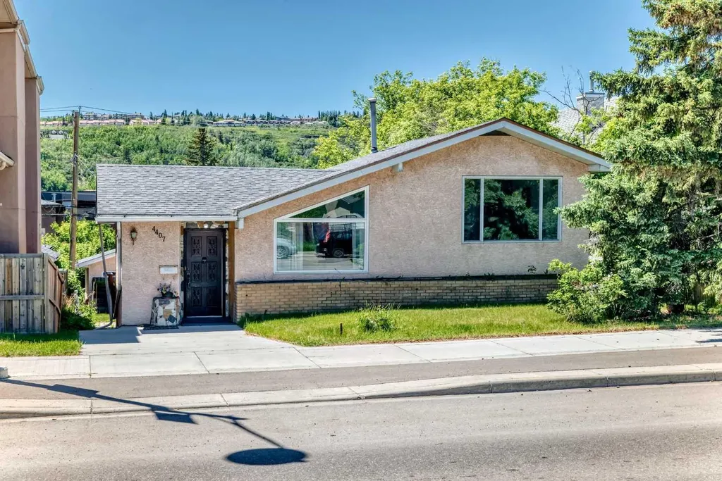 4407 Bowness Road NW Calgary AB T3B 0A7