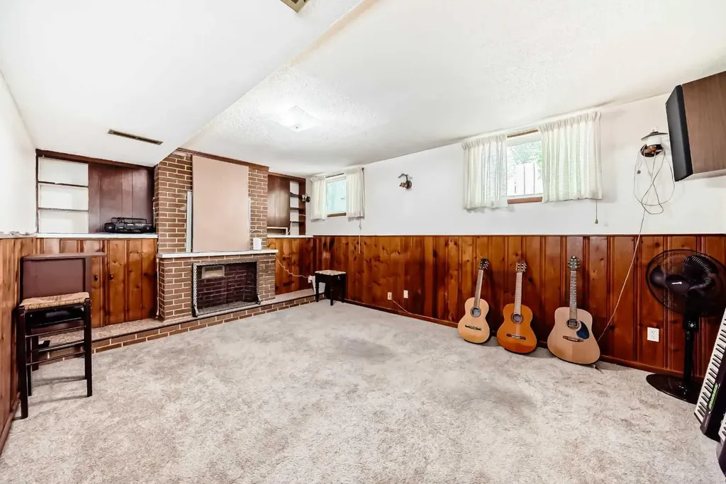4407 Bowness Road NW Calgary AB T3B 0A7