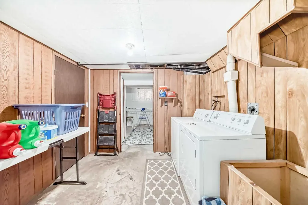4407 Bowness Road NW Calgary AB T3B 0A7