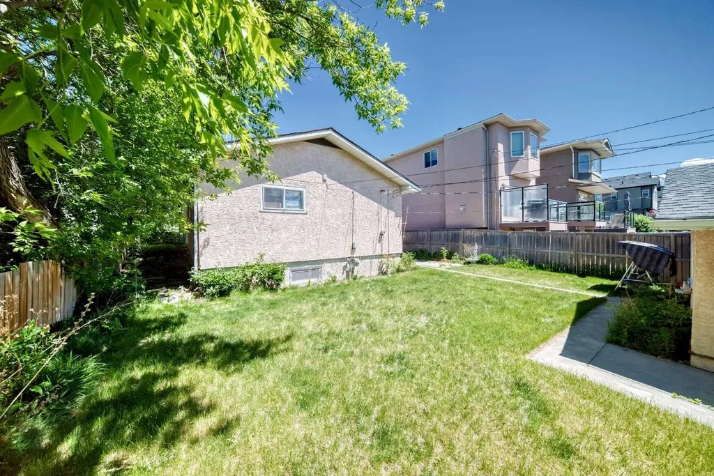 4407 Bowness Road NW Calgary AB T3B 0A7