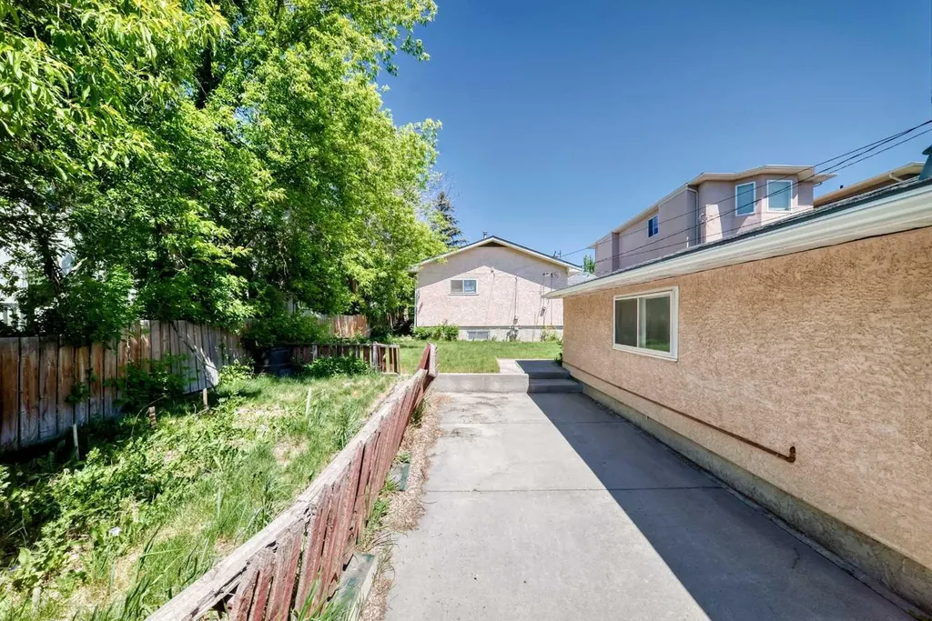 4407 Bowness Road NW Calgary AB T3B 0A7