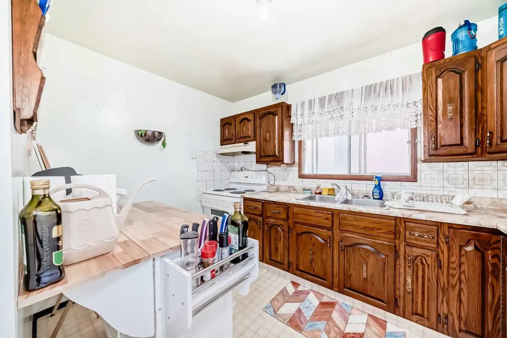 4407 Bowness Road NW Calgary AB T3B 0A7