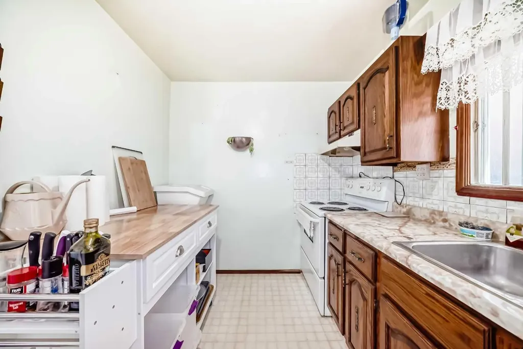 4407 Bowness Road NW Calgary AB T3B 0A7