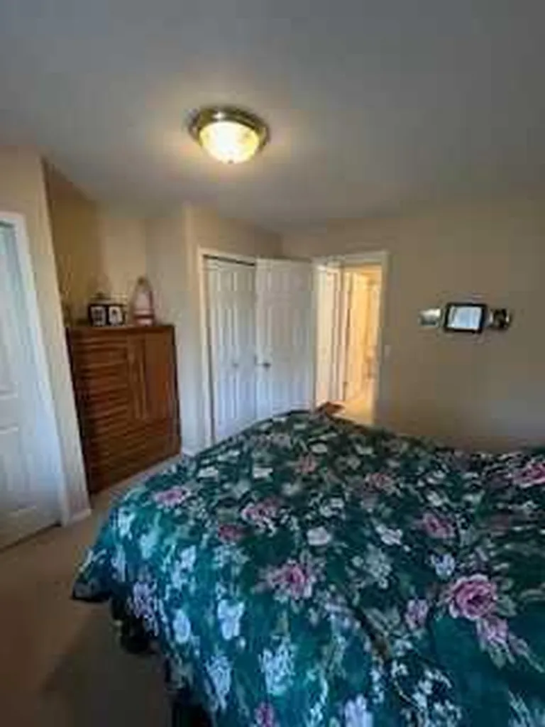 140 Dovista Court SE Calgary AB T2B 3P4