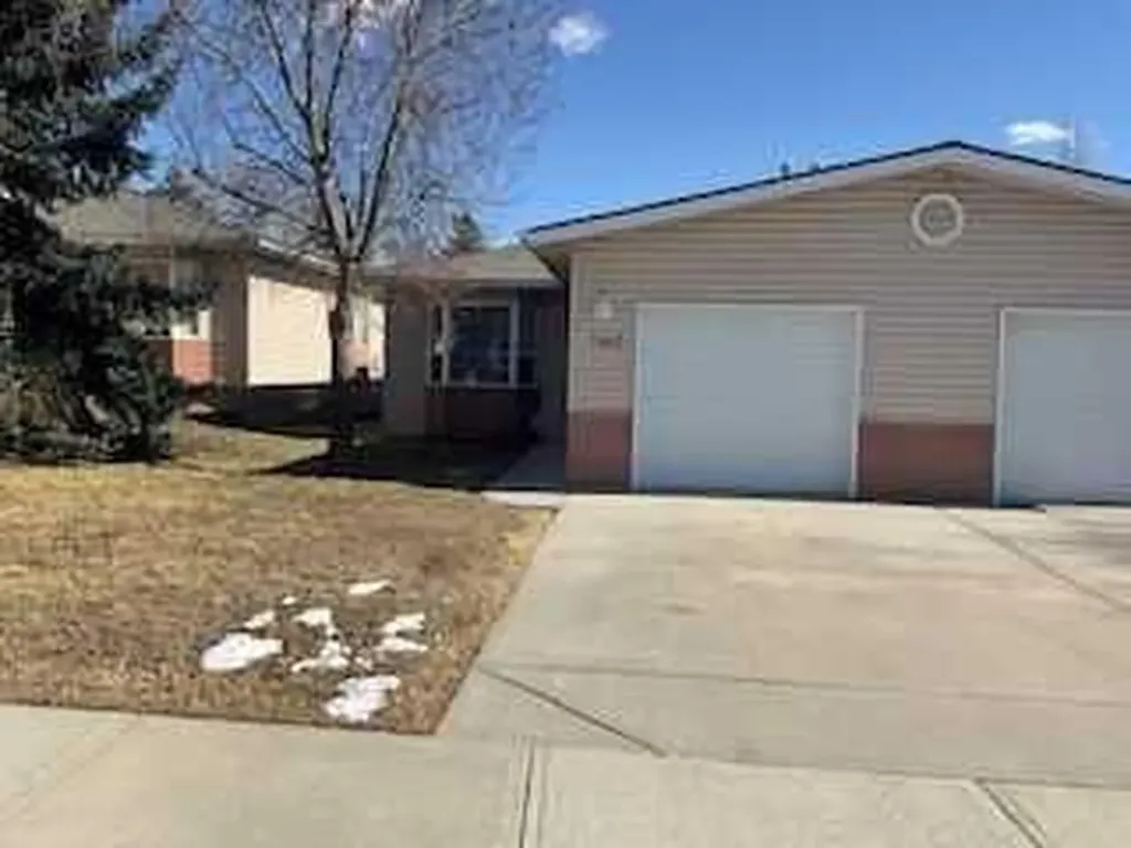 140 Dovista Court SE Calgary AB T2B 3P4