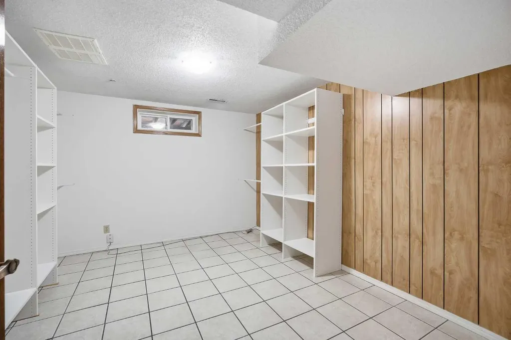 187 Templeton Circle NE Calgary AB T1Y 4G6