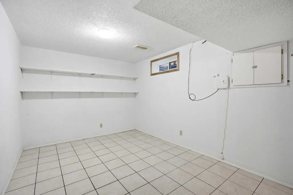 187 Templeton Circle NE Calgary AB T1Y 4G6