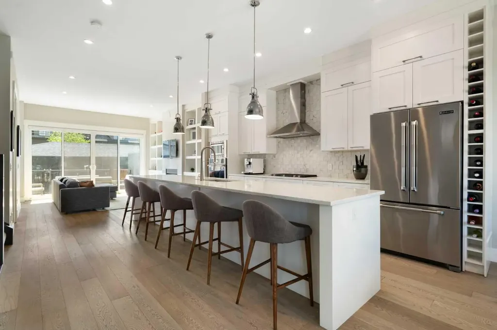 709 23 Avenue NW Calgary AB T2M 1T1