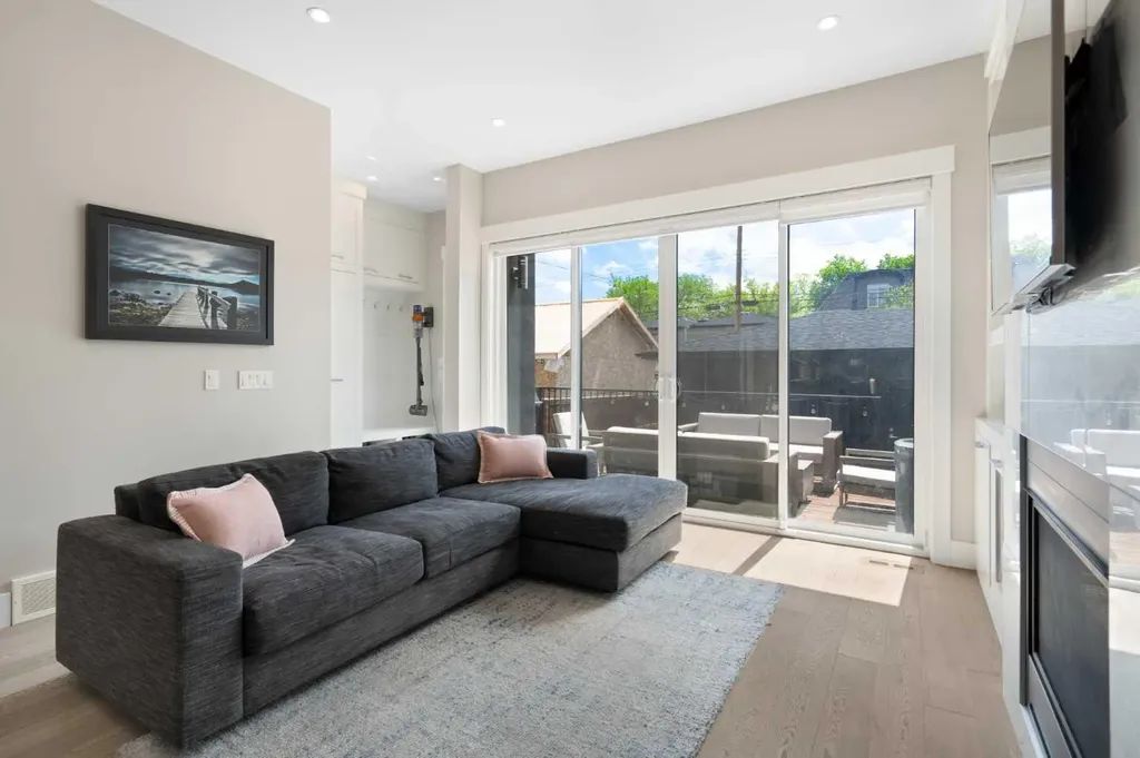 709 23 Avenue NW Calgary AB T2M 1T1