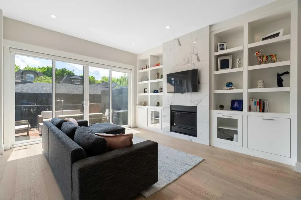 709 23 Avenue NW Calgary AB T2M 1T1