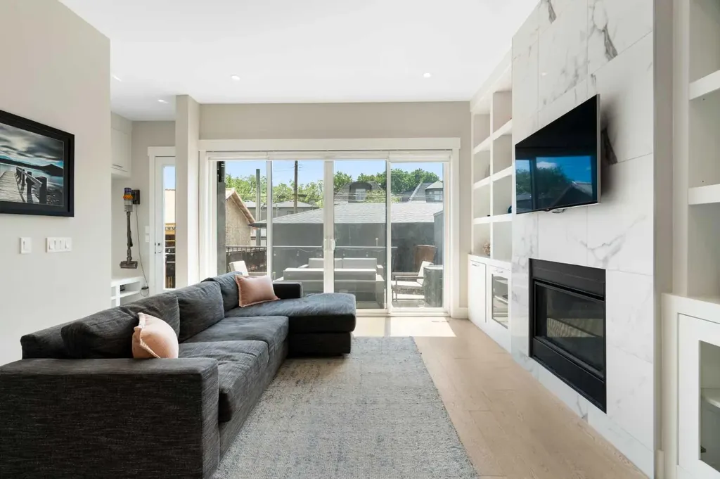 709 23 Avenue NW Calgary AB T2M 1T1