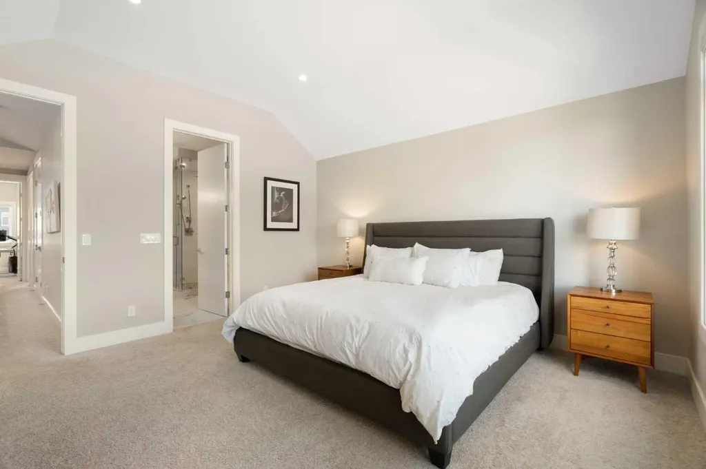 709 23 Avenue NW Calgary AB T2M 1T1