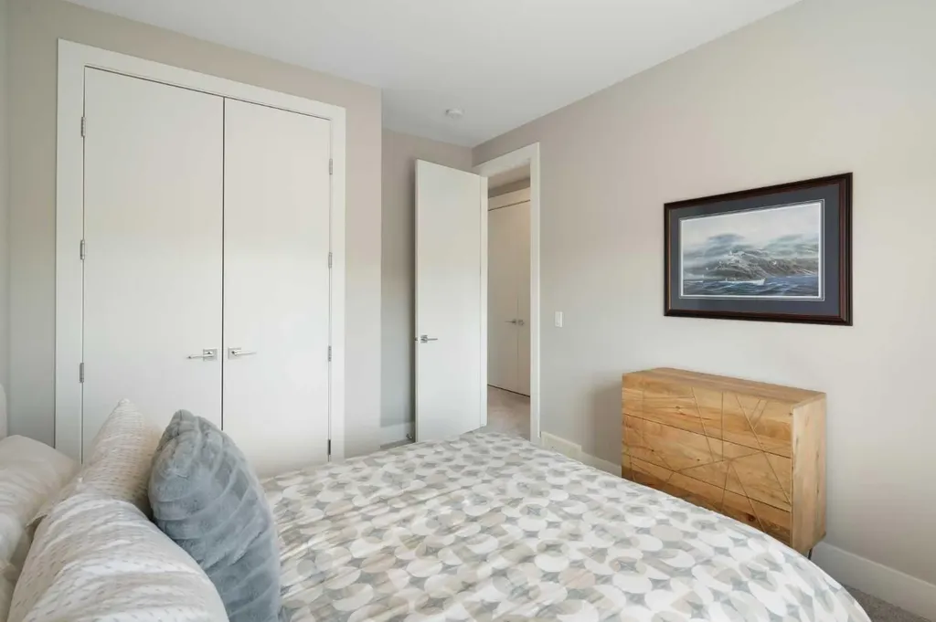709 23 Avenue NW Calgary AB T2M 1T1