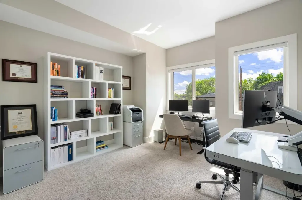 709 23 Avenue NW Calgary AB T2M 1T1
